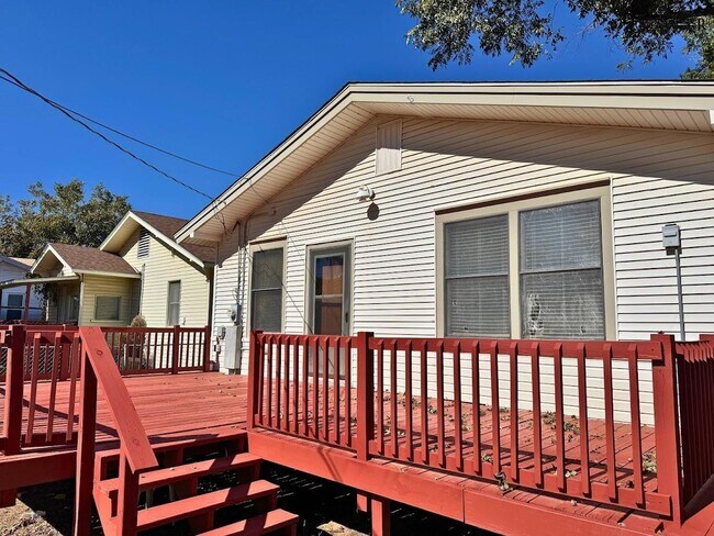 Building Photo - 1823 11th St