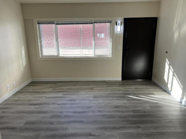 Building Photo - 1 bedroom in Seattle WA 98105