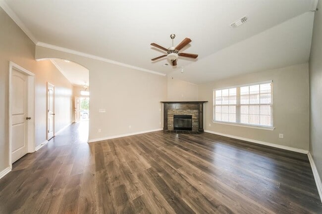 Building Photo - 2421 Shell Dr