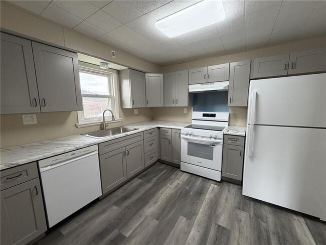 Building Photo - 1154 Eisenhower Dr