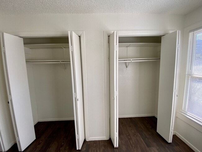 Building Photo - 30th-407 E