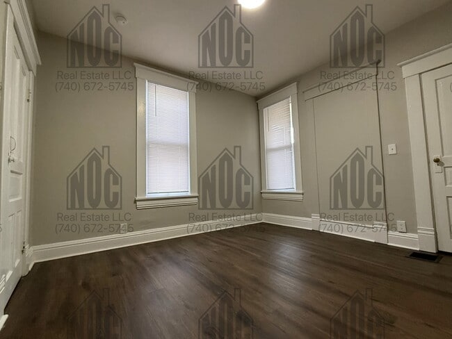 Building Photo - 160 160 1/2 Lake St. - 160