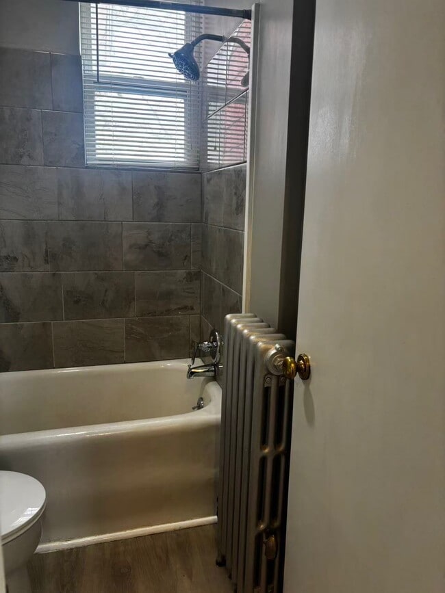 Building Photo - 214 S Glenwood Ave