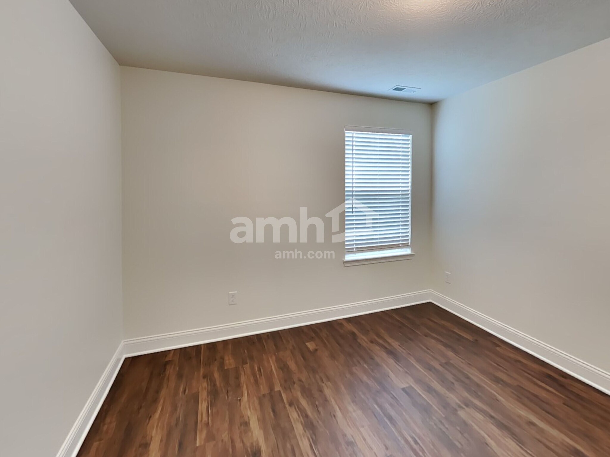 Building Photo - 1240 Hill Rd N