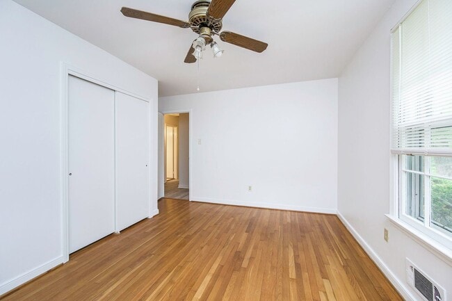 Building Photo - Charming 3BR Home with Hardwood Floors, Fireplace & Bright Living Spaces in Midlothian