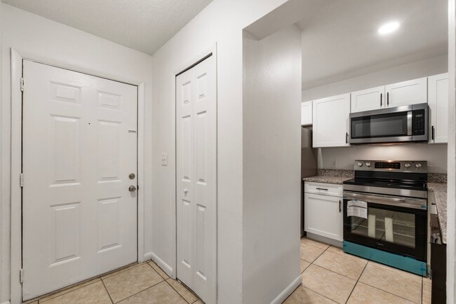 Building Photo - 5219 Via Hacienda Cir