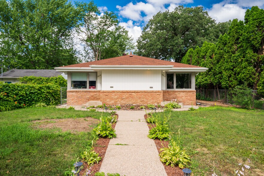 Building Photo - 5312 Hiawatha Ln