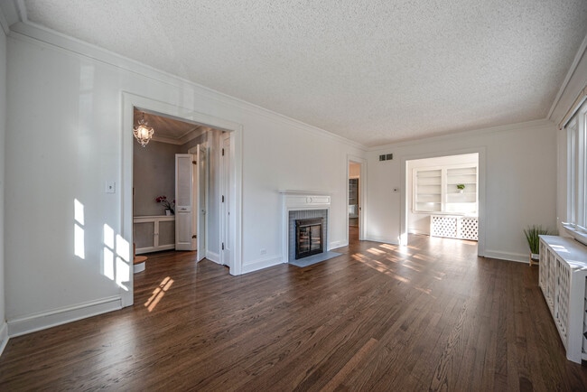 Building Photo - 662 Greenview Pl