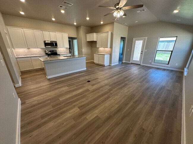Building Photo - Brand new in The Meadows!