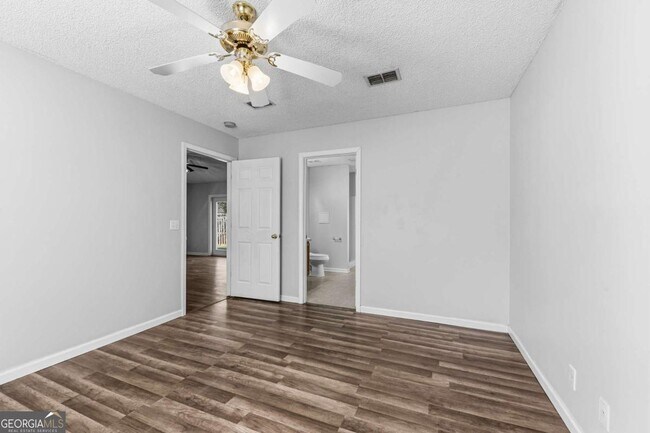 Building Photo - 401 Maggie Way