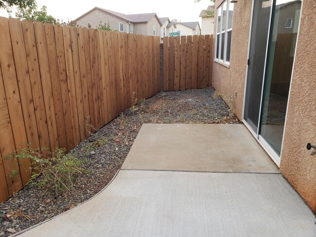 Building Photo - Shasta View Gardens - 3bd/2.5 ba + Office!