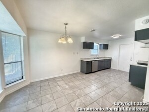 Building Photo - 912 Spring Hill Dr