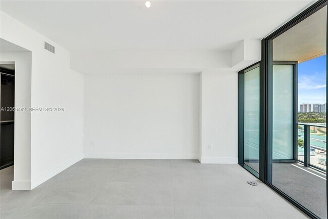 Building Photo - 1170 E Hallandale Beach Blvd