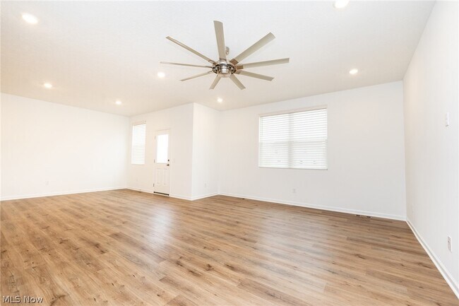 Building Photo - 98 Brewster Dr