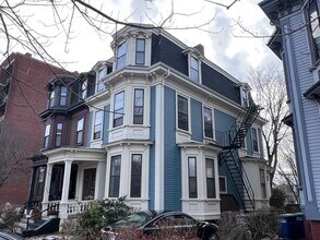 Building Photo - 394 Broadway