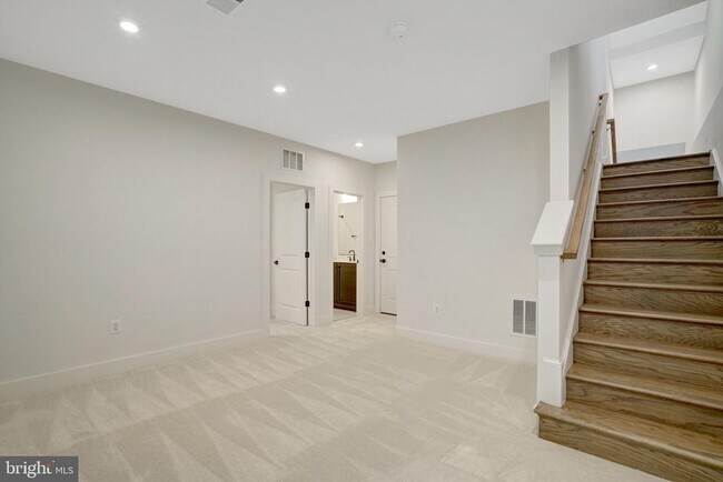 Building Photo - 9418 Dandelion Dr