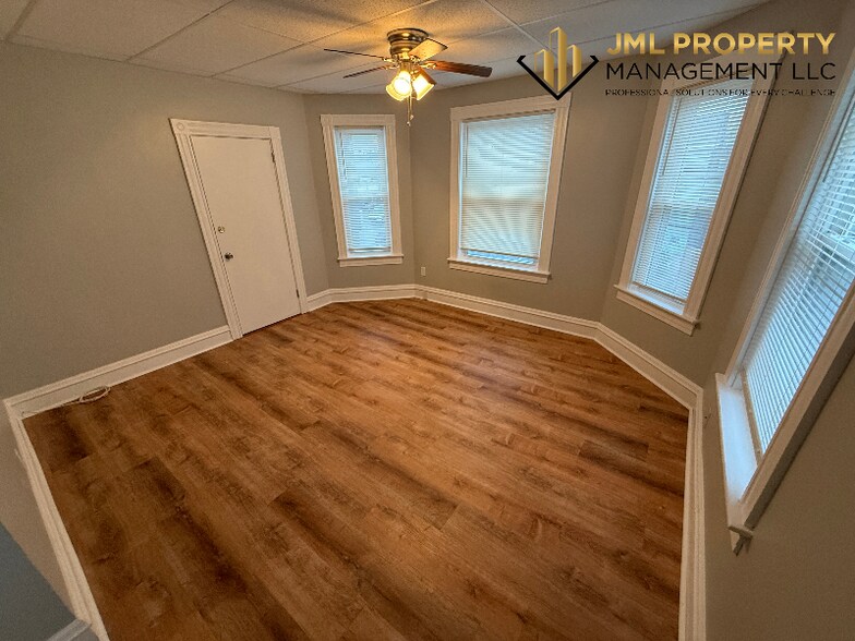 Building Photo - 117 Irving St