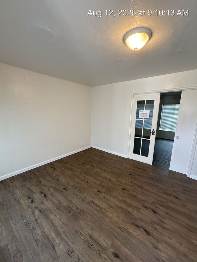 Building Photo - 1021-1033 W Tulare Ave