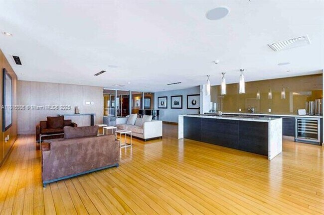 Building Photo - 900 Biscayne Blvd