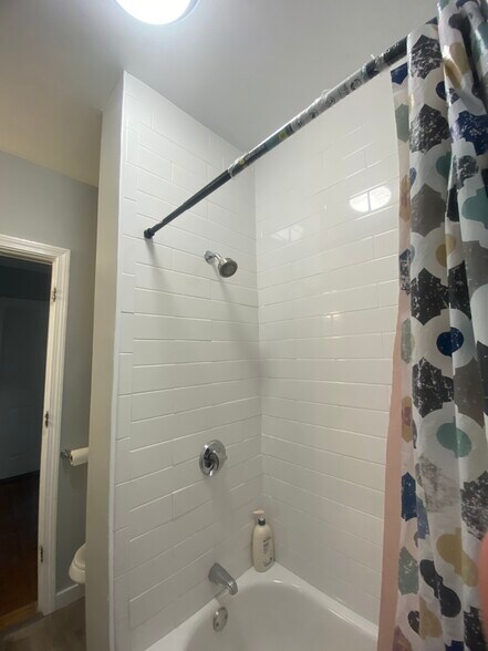 Building Photo - 10 Bainbridge Ave