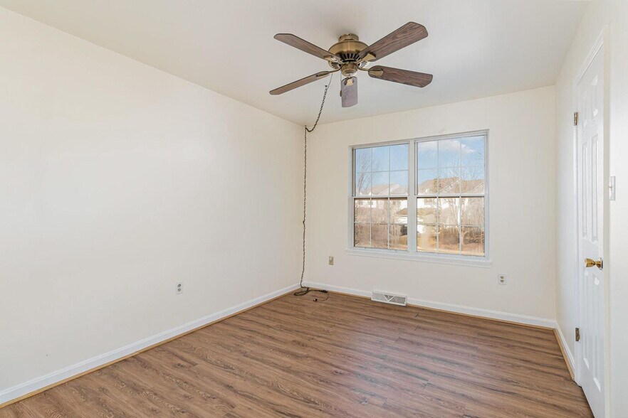 Building Photo - 6280 Spring Knoll Dr