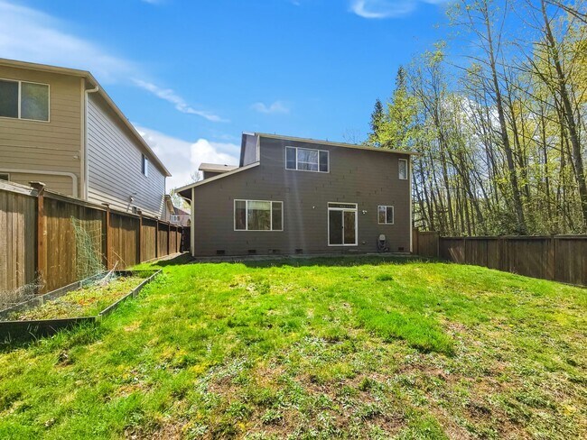 Building Photo - 5BR/3BA End Unit with Greenbelt View in Lynnwood with A/C!