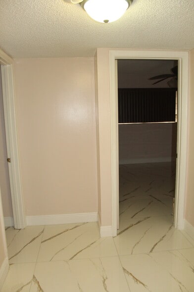 Building Photo - 4821 NW 22nd Ct