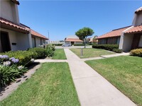 Building Photo - Cozy Townhome in Buena Park!
