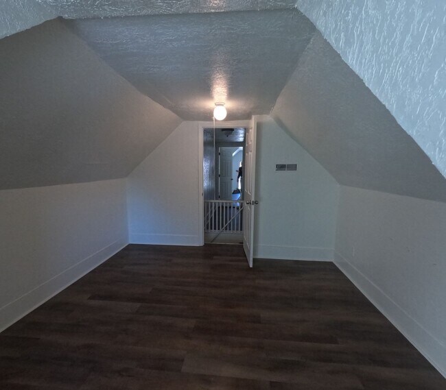 Building Photo - 1305-07 McDonald RENT/RENT-T0-OWN