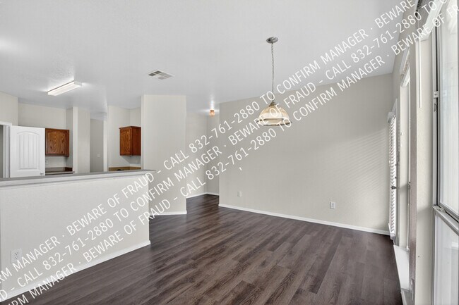 Building Photo - 2816 Blue Heron Dr