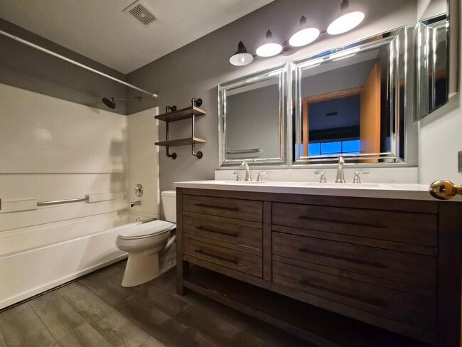 Building Photo - 2609 Carrolwood Rd