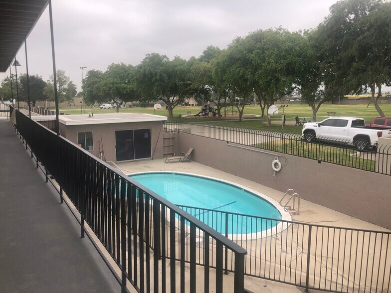 Pool - 5461 Kingsley St