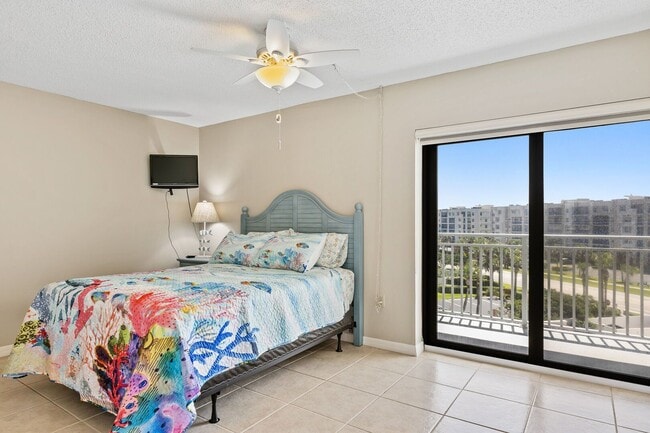 Building Photo - Fully Furnished Beautiful 2 Bedroom Seasca...