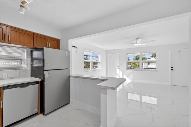 Building Photo - 1520 NE 56th St