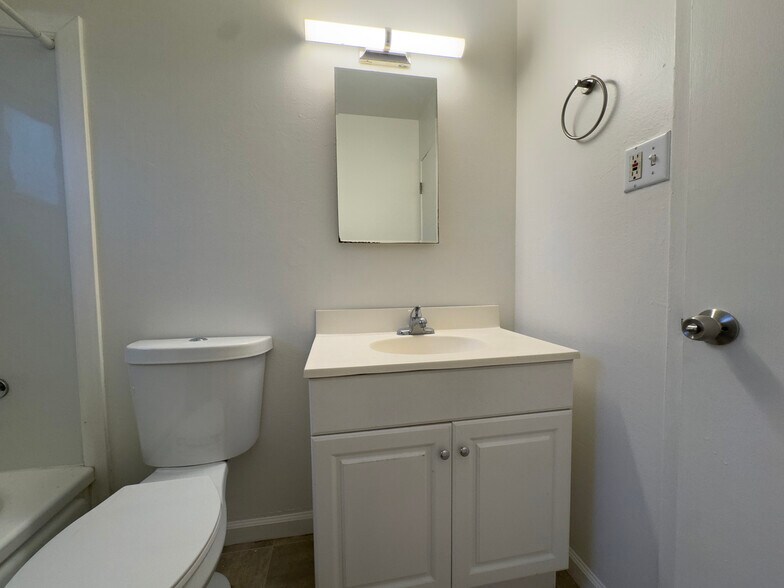 Building Photo - 6501 Raymond St