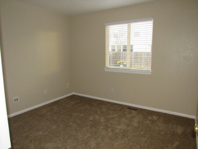 Building Photo - Spacious 4 bedroom plus loft in Brighton