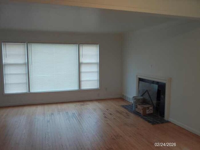 Building Photo - Duplex