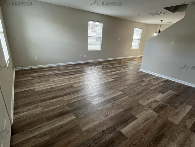 Building Photo - 202 Cloverbrook Dr