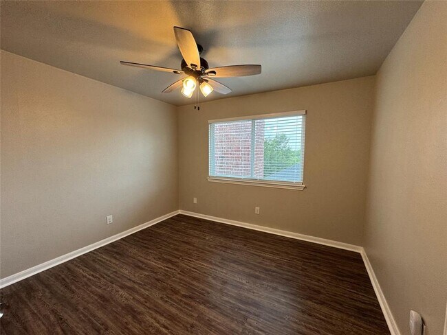Building Photo - 502 Green Valley Cove