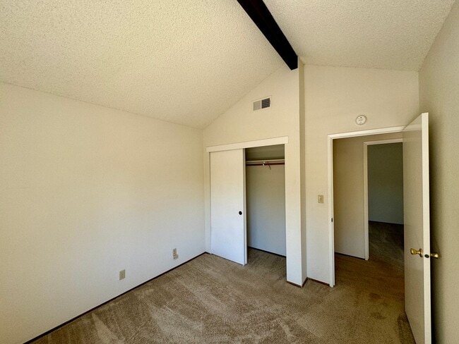 Building Photo - Spacious Home Located in the Desired Diabl...