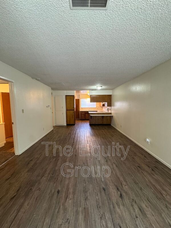 Building Photo - 3633 W Colonial Ave