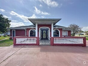 Building Photo - 151 Tulpan Dr
