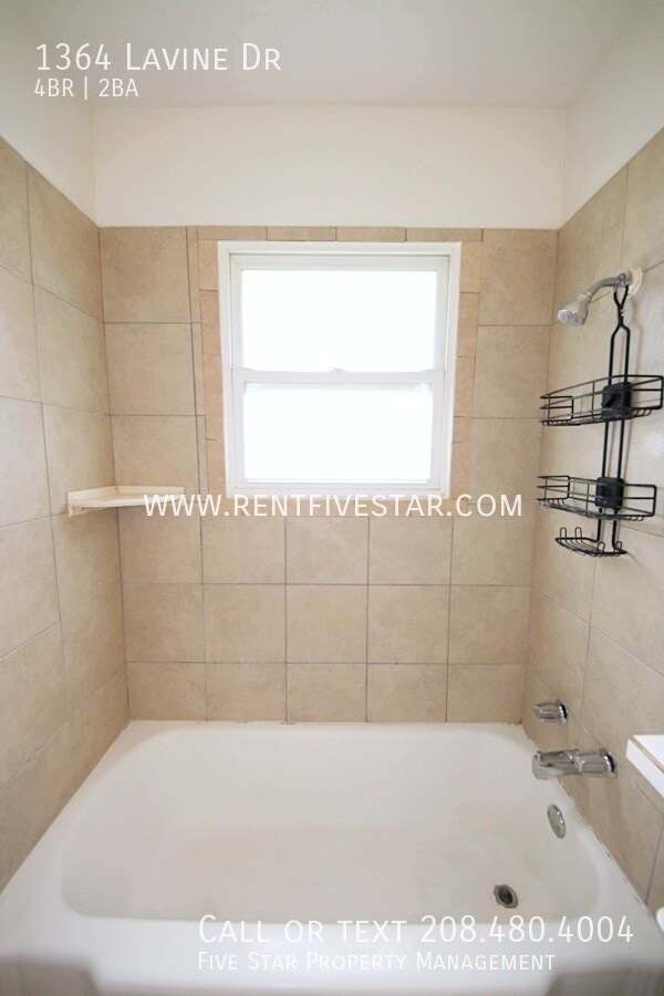 Building Photo - 1364 Lavine Dr