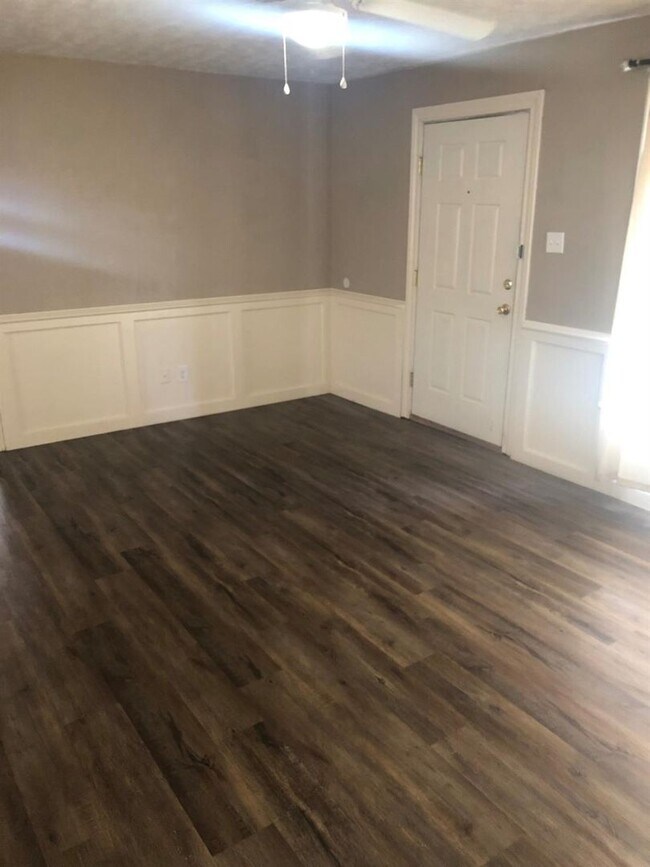 Building Photo - Pre-Leasing 2 bed 1 bath close to Texas Tech!