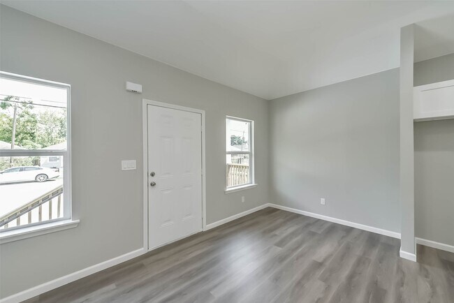 Building Photo - 3007 Bringhurst St