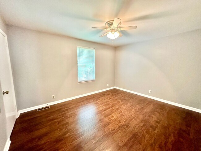 Building Photo - 7806 Sawyer Brown Rd