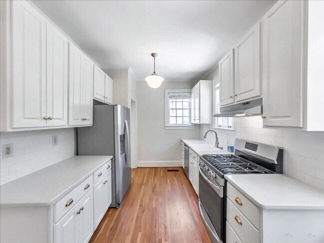 Building Photo - 3551 Overlook Ave