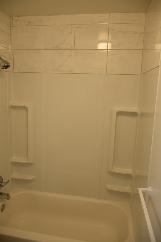 Building Photo - 806 Bloomfield Village Blvd