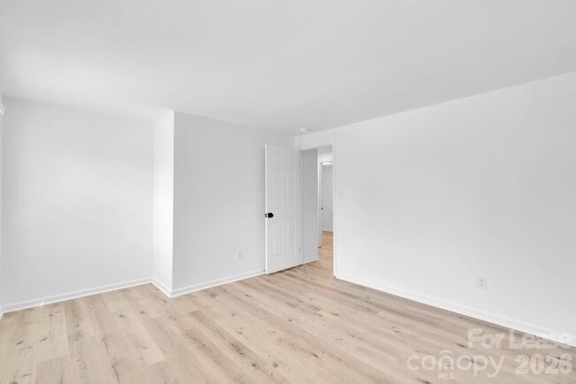 Building Photo - 7404 Shadowlake Dr