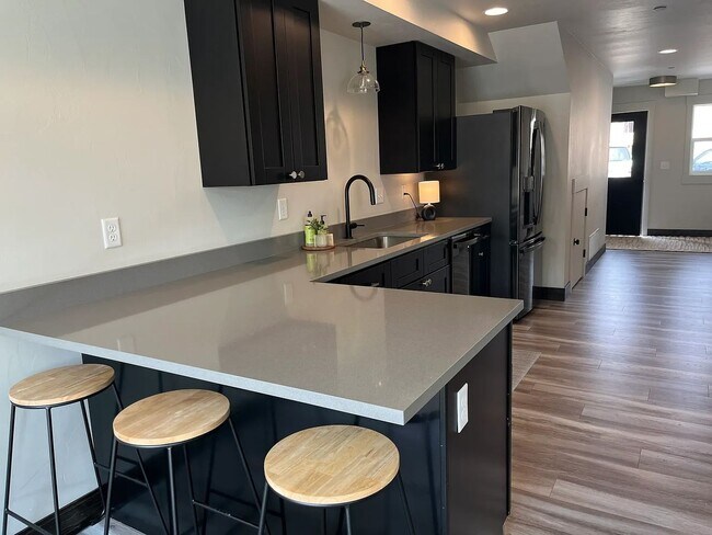 Building Photo - Whitefish townhouse for rent! 3 bed 2.5 ba...